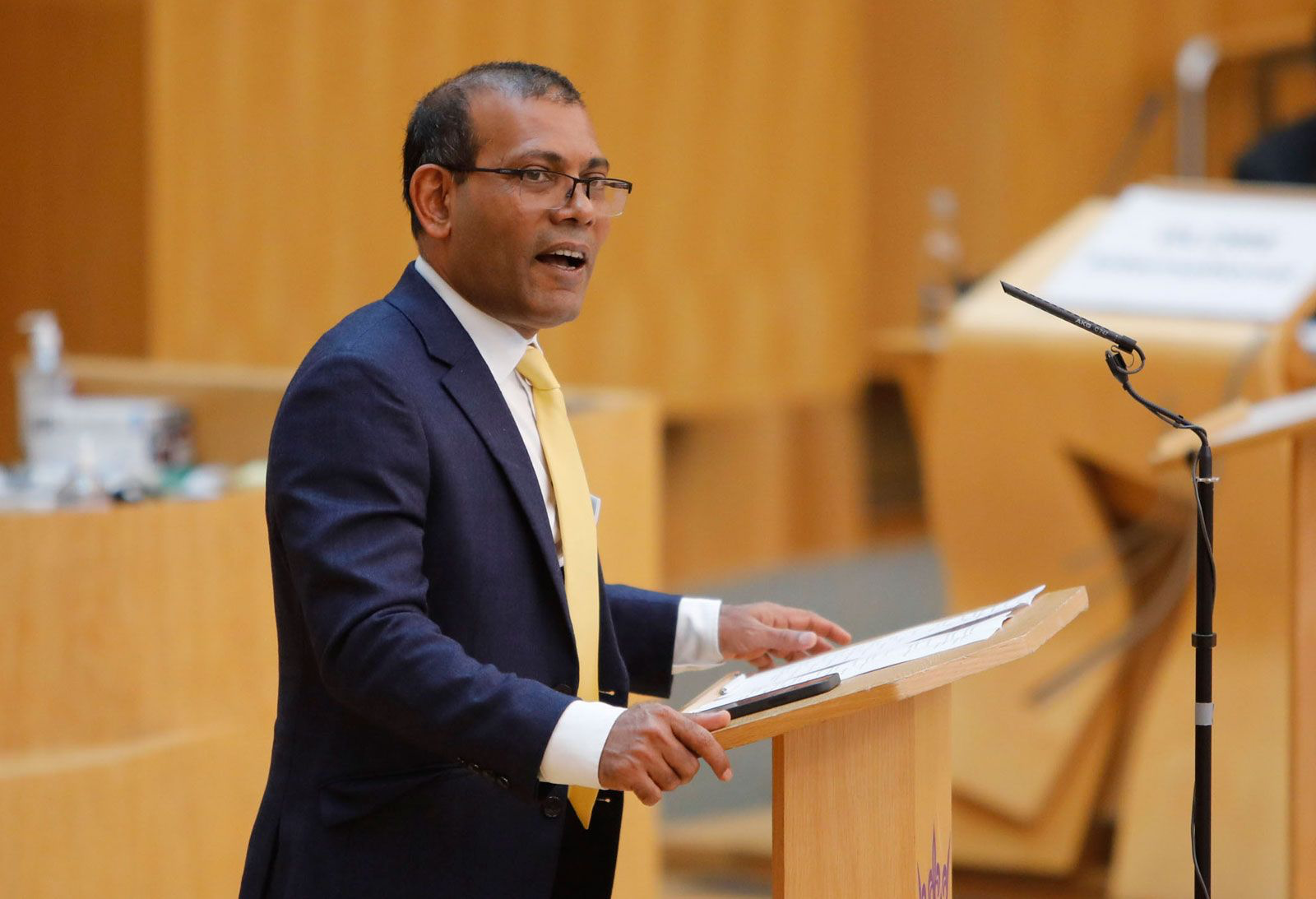 އެއްވެ އުޅުމާއި ޚިޔާލުފާޅު ކުރުން ހަނިކުރުން ސަރުކާރުން ވަގުތުން ހުއްޓާލުމަށް ނަޝީދު ގޮވާލައިފި