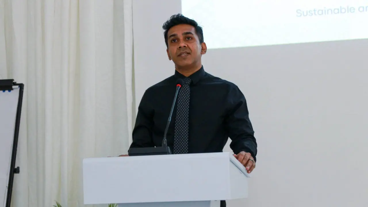 ކޮރަޕްޝަންގެ ބޮޑެތި ތުހުމަތުތަކެއް ކުރެވިފައި ވަނިކޮށް ސްޓޭޓް މިނިސްޓަރ ފައިރޫޝް އިސްތިއުފާ ދެއްވައިފި